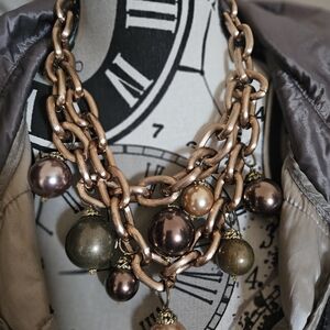 Elegant Multi-Tone Statement Necklace